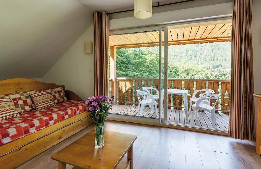 Lagrange Vacances Le Domaine des 100 Lacs-1